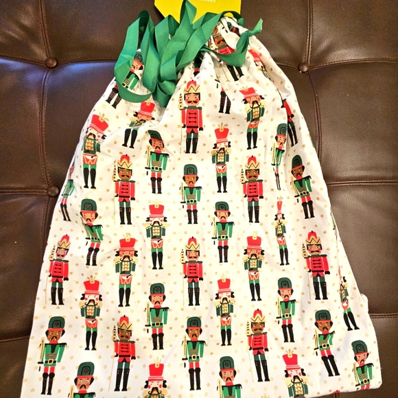 Nutcracker Holiday Gift Sack 🎄🎁Approx 38x25 - Picture 2 of 4